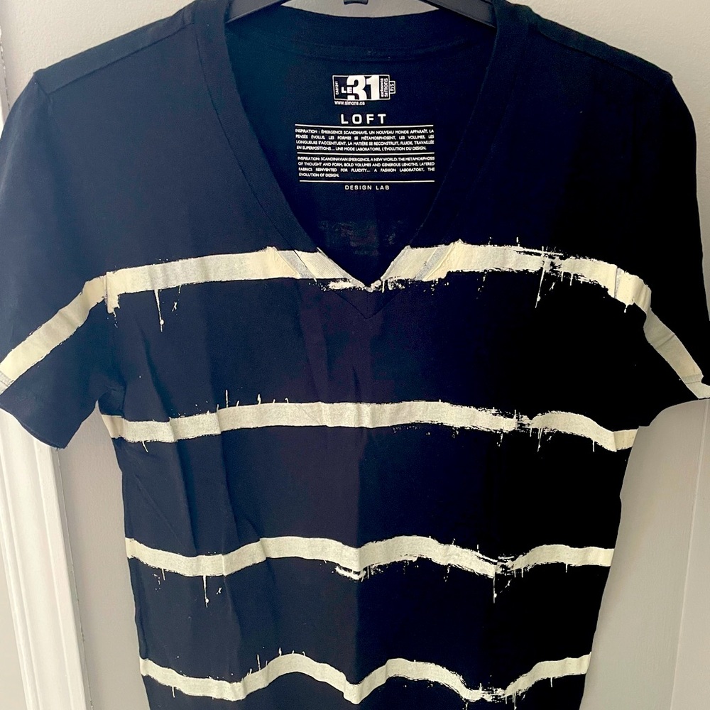 31 Loft • V neck short sleeve tee